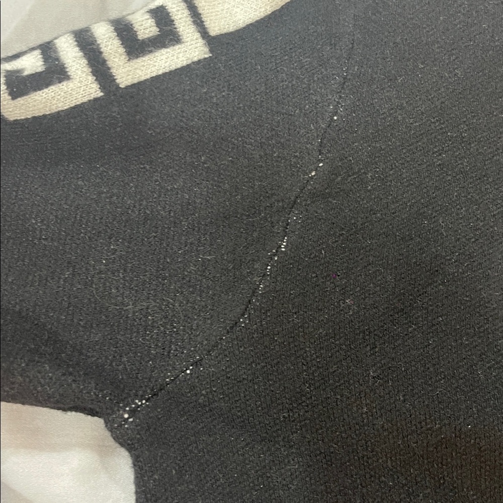 Givenchy Monochrome Logo Sweater - Picture 2 of 3